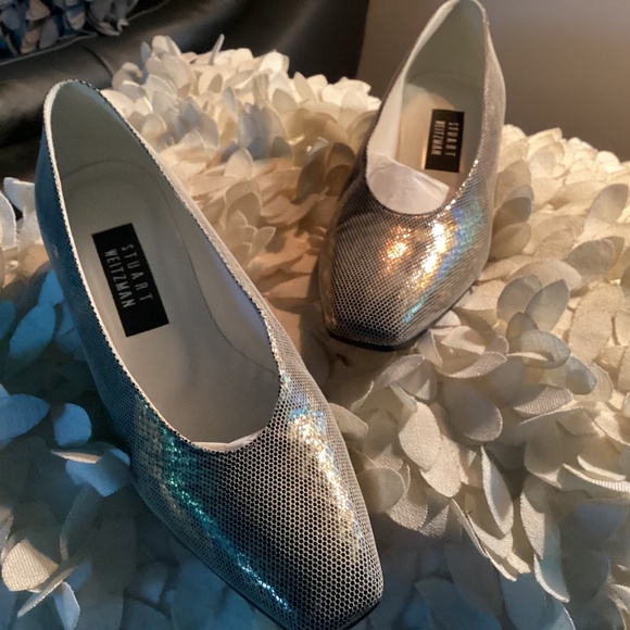 Stewart WEITZMAN shoes 7/1/2 Shoes - STEWART WEITZMAN SILVER METALIC. SHOES SZ 7/1/2 B CHUNKY LOW HEEL